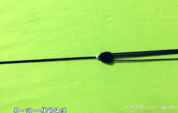 蝴蝶结手链编法 第13步