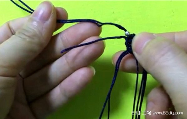蝴蝶结手链编法 第11步