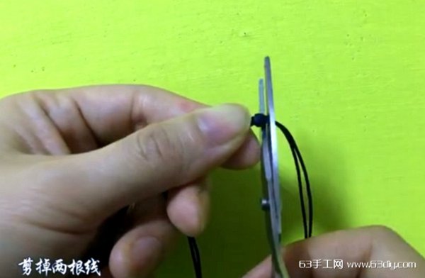 蝴蝶结手链编法 第18步