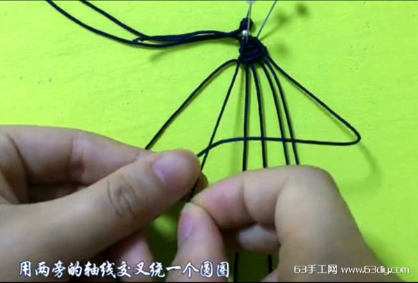 蝴蝶结手链编法 第8步