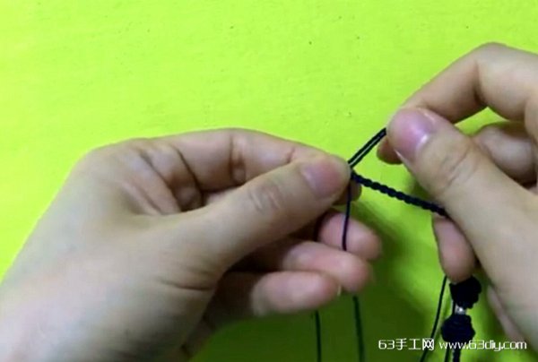 蝴蝶结手链编法 第24步