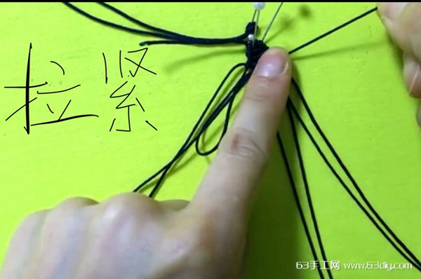 蝴蝶结手链编法 第10步